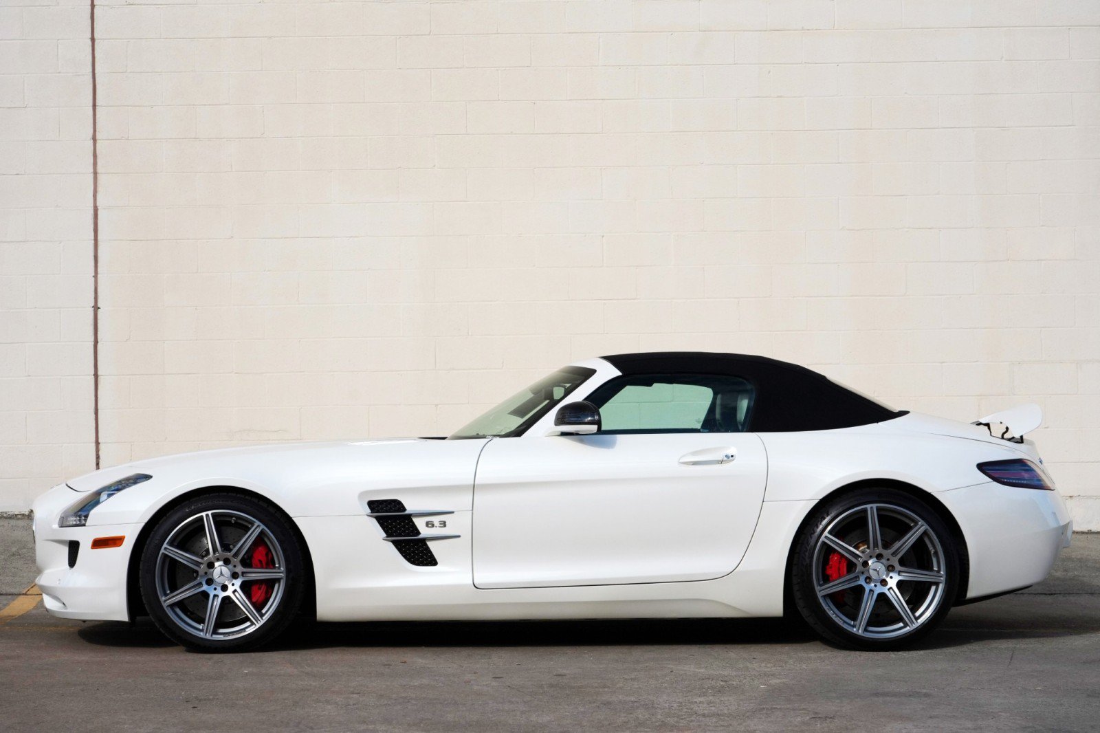 Used 2012 Mercedes-Benz SLS AMG Roadster image 11