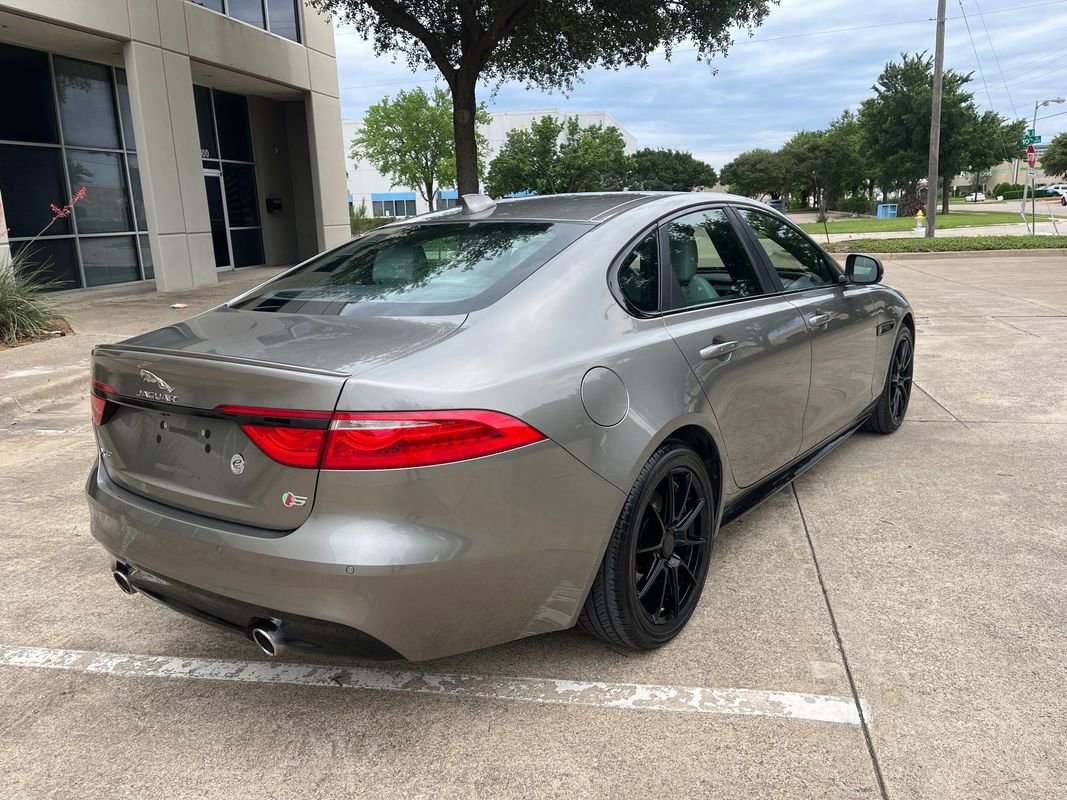 Used 2017 Jaguar XF S RWD image 9