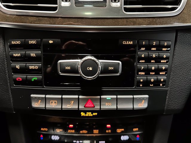 Used 2014 Mercedes-Benz E 250 BlueTEC 4MATIC Sedan image 19