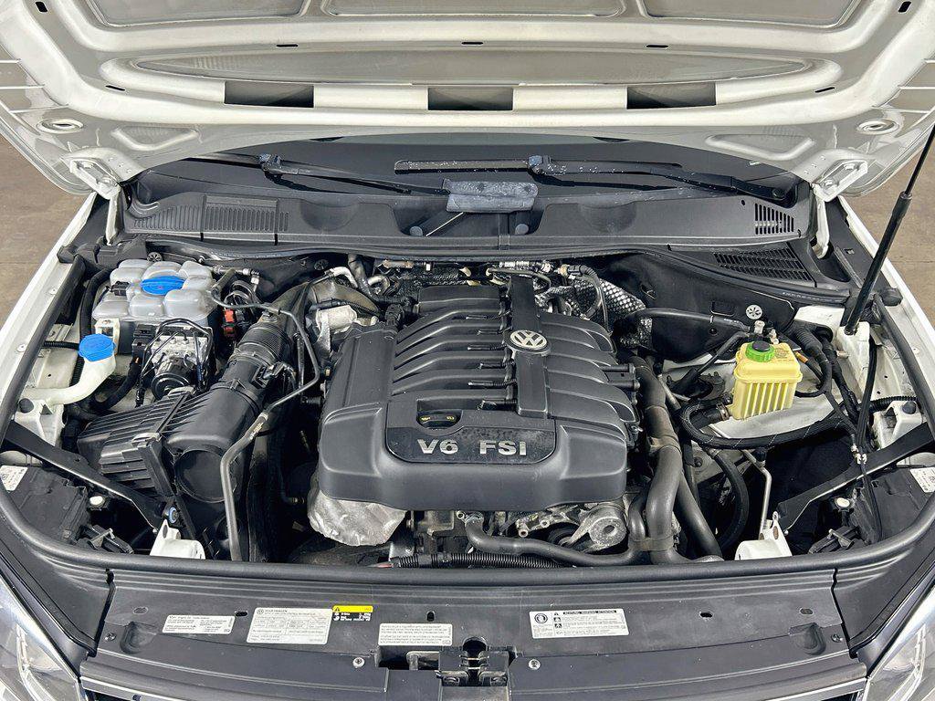 Used 2017 Volkswagen Touareg Wolfsburg Edition AWD/4WD image 31