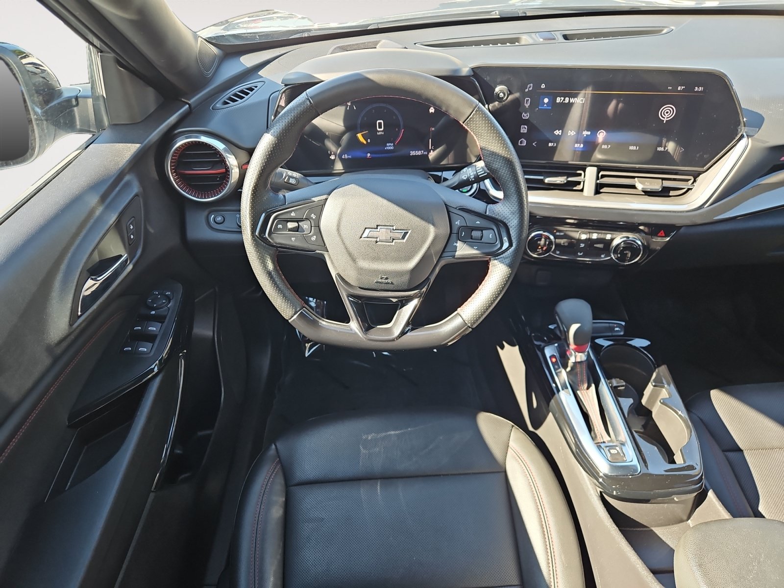 Used 2025 Chevrolet Trax RS w/ Sunroof Package FWD image 10
