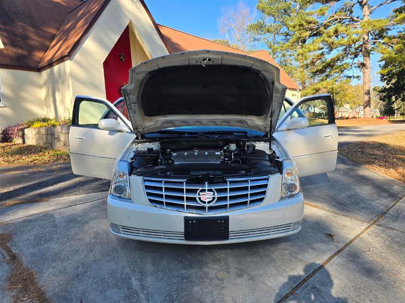 Used 2011 Cadillac DTS Luxury image 34