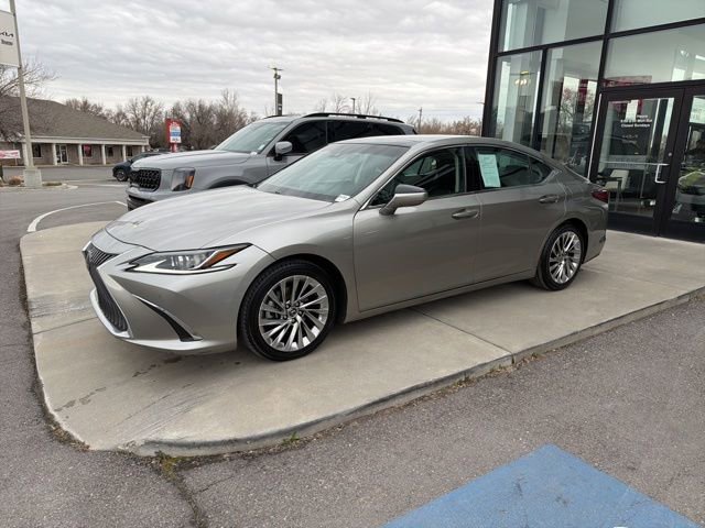 Used 2019 Lexus ES 350 w/ Accessory Package image 2