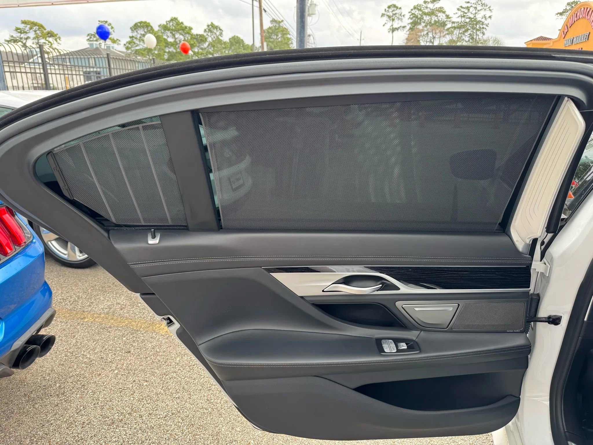 Used 2019 BMW 750i w/ Executive Package image 16