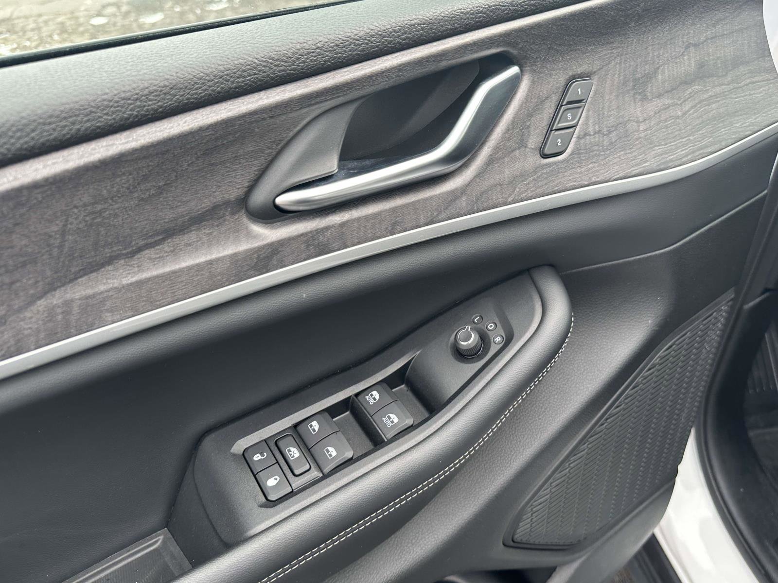 Used 2023 Jeep Grand Cherokee Limited image 18