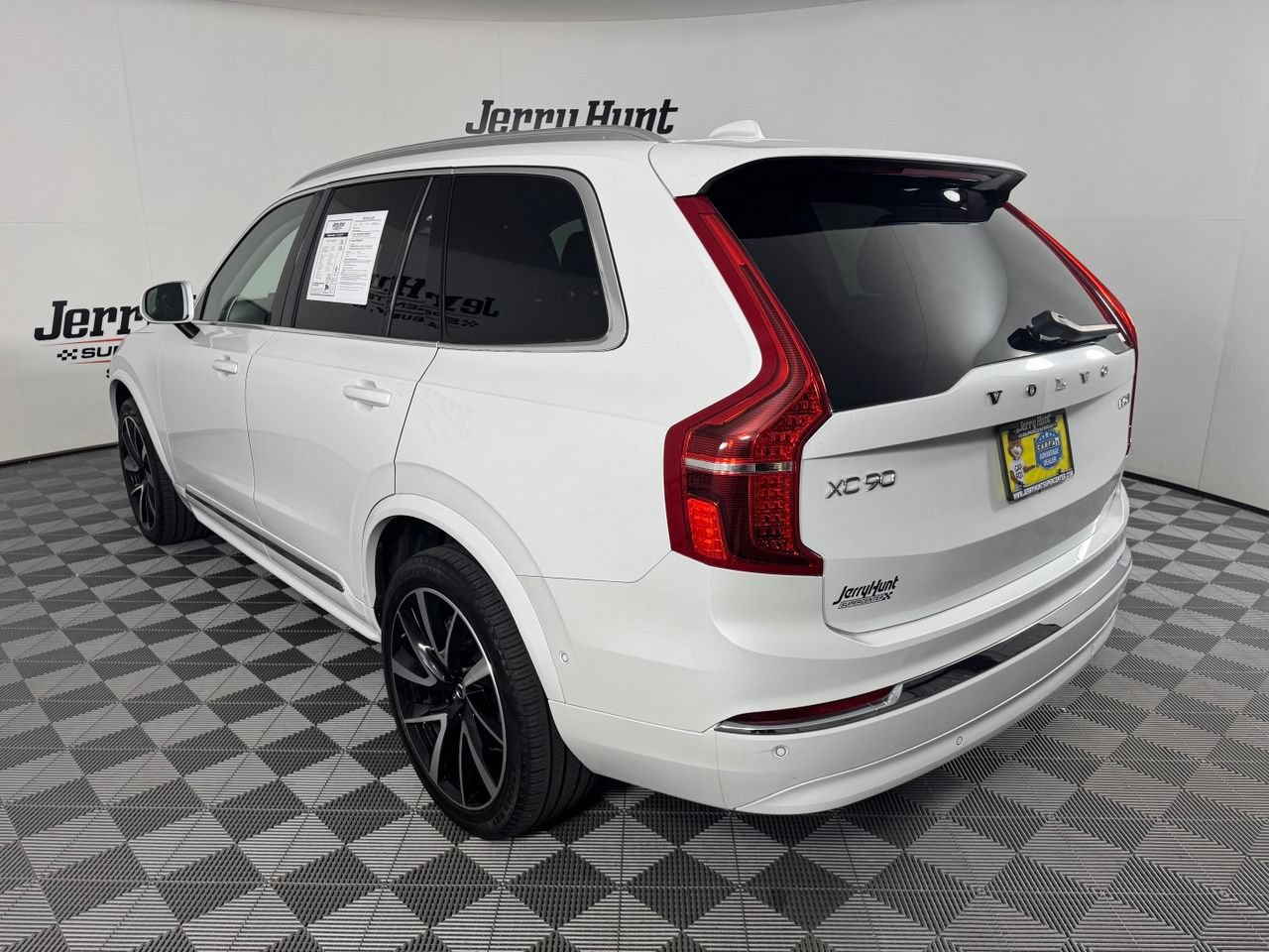 Used 2024 Volvo XC90 B5 Plus AWD/4WD image 8