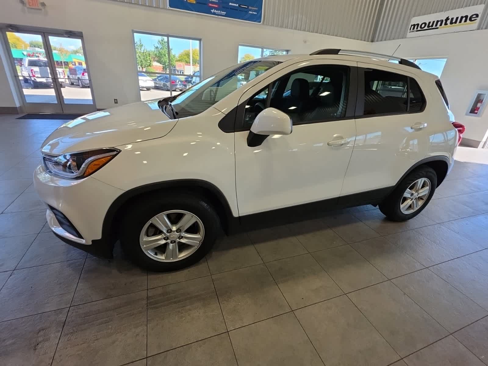 Used 2021 Chevrolet Trax LT FWD image 13