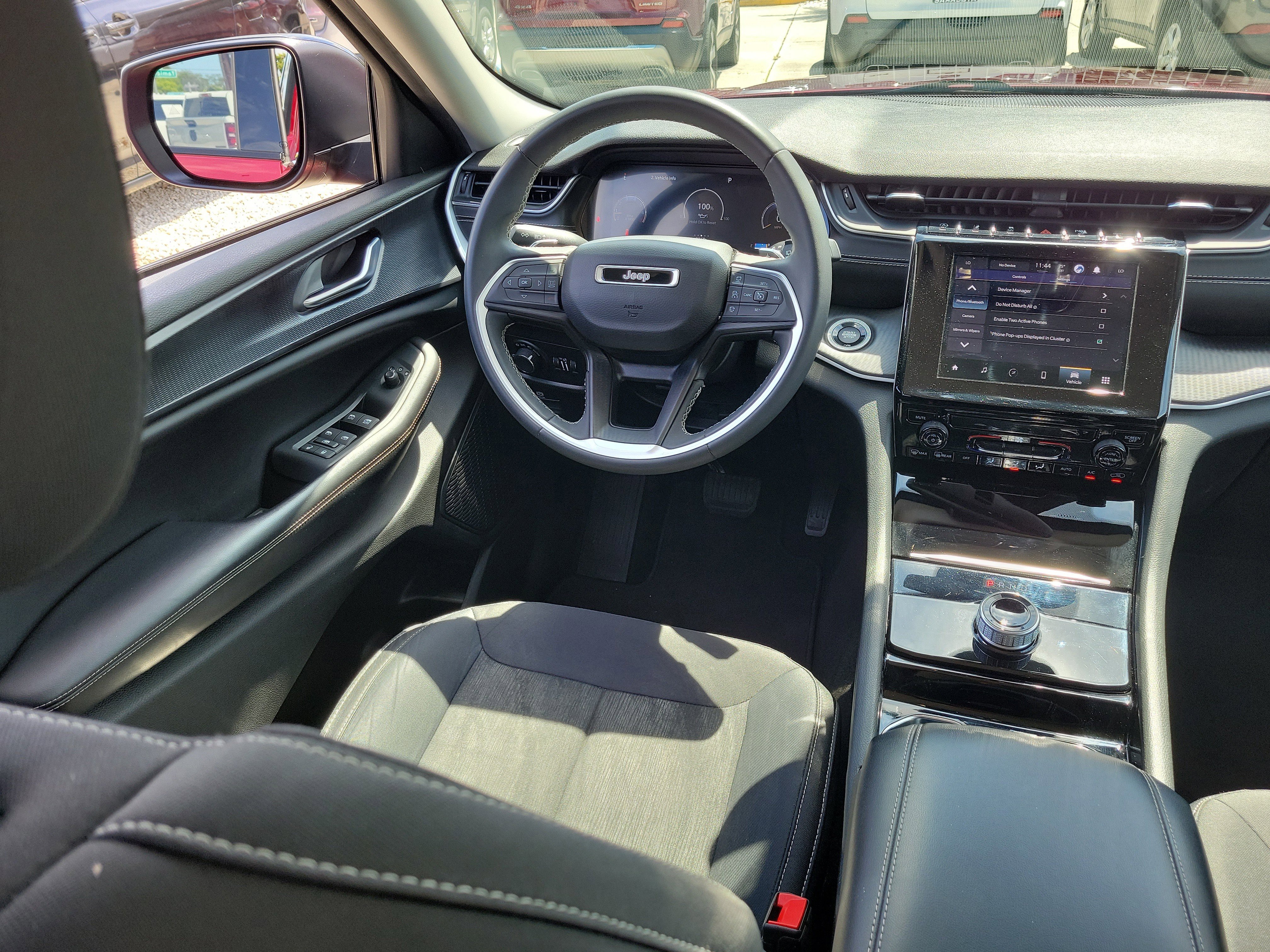 Used 2023 Jeep Grand Cherokee L Laredo RWD image 18