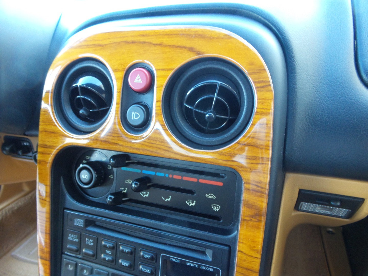 Used 1995 MAZDA MX-5 Miata RWD image 34