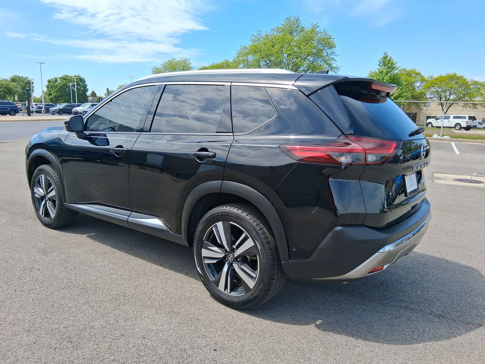 Used 2021 Nissan Rogue Platinum AWD/4WD image 3