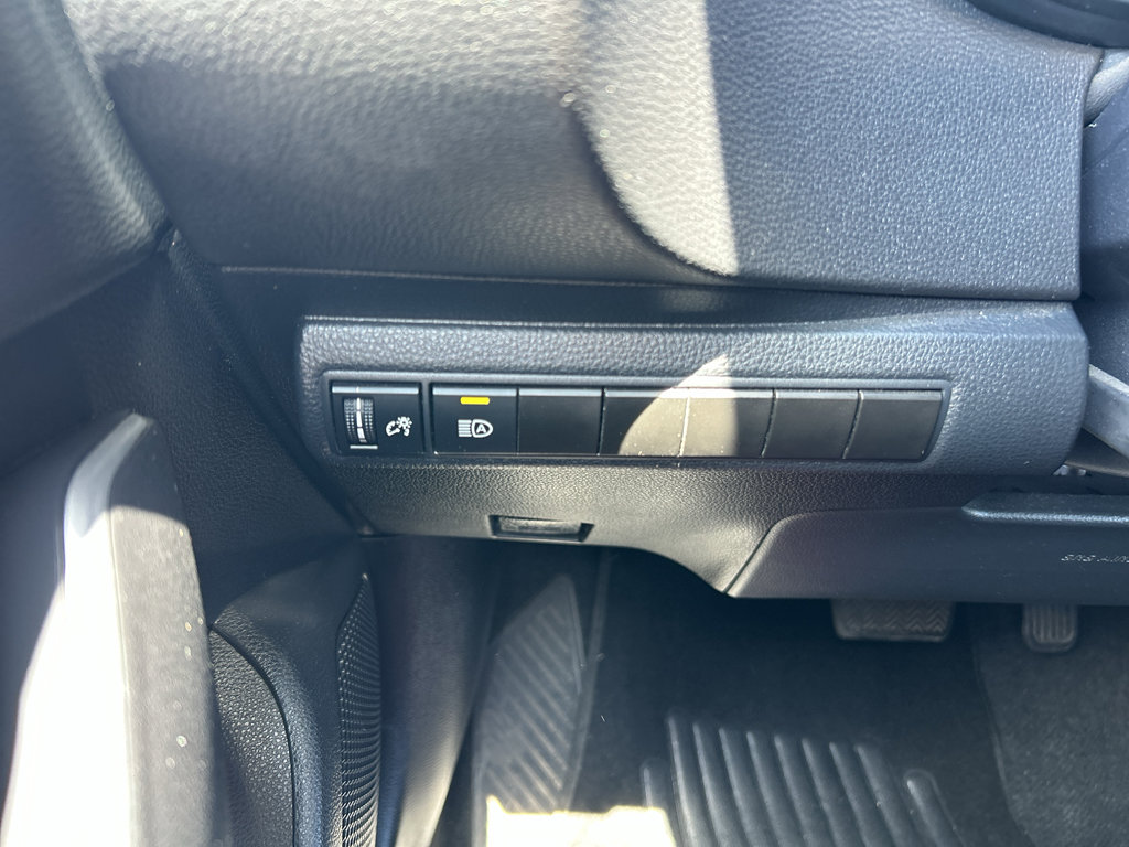 Used 2022 Toyota Corolla SE w/ SE Premium Package image 16