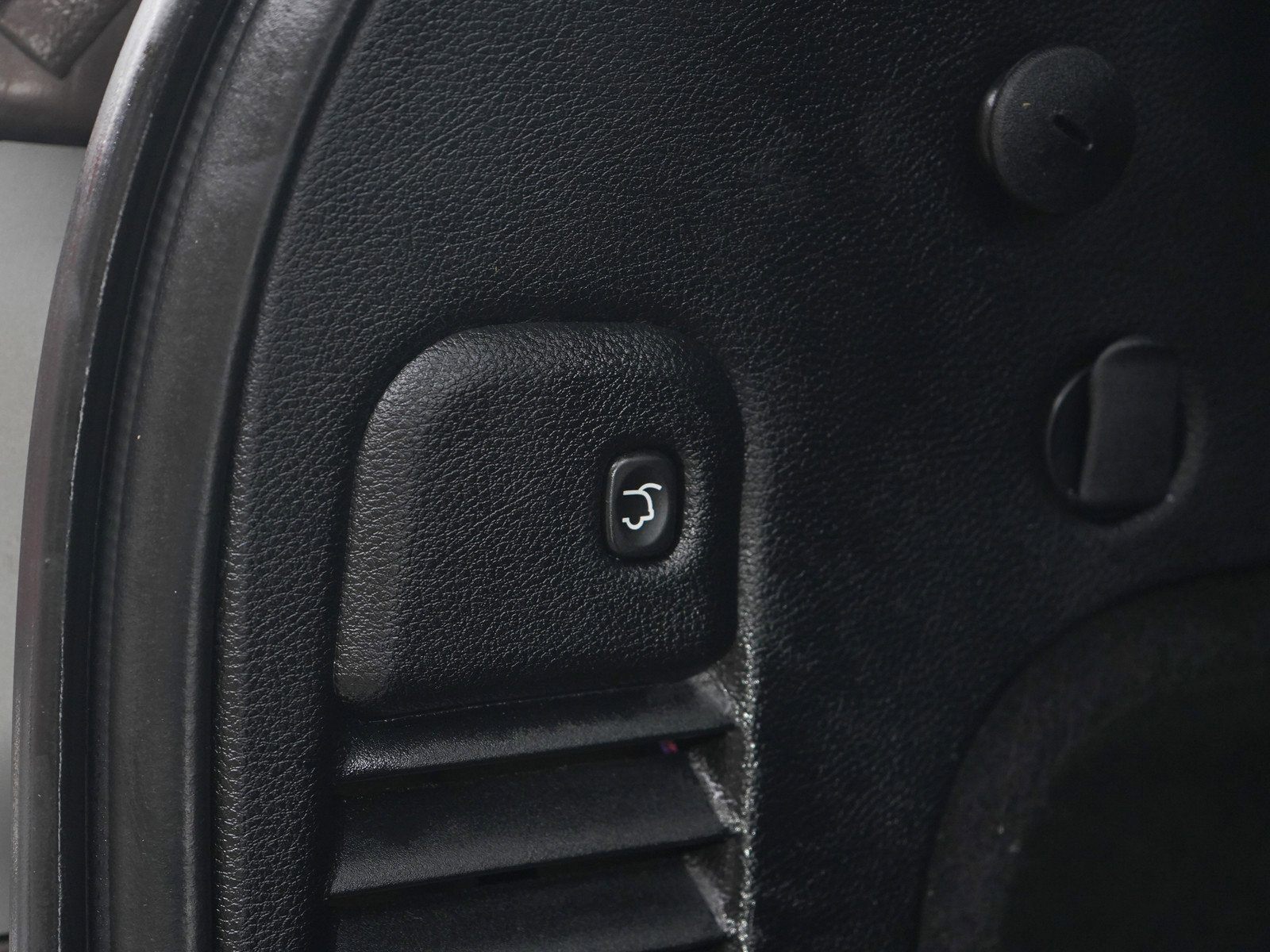 Used 2018 Jeep Grand Cherokee Overland image 17