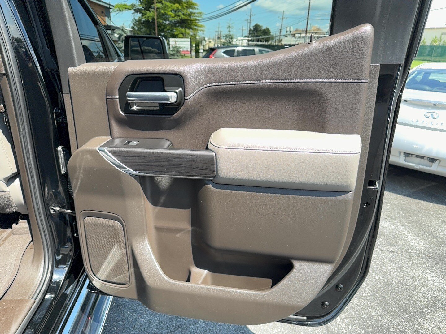 Used 2019 Chevrolet Silverado 1500 LTZ w/ LTZ Plus Package AWD/4WD image 24