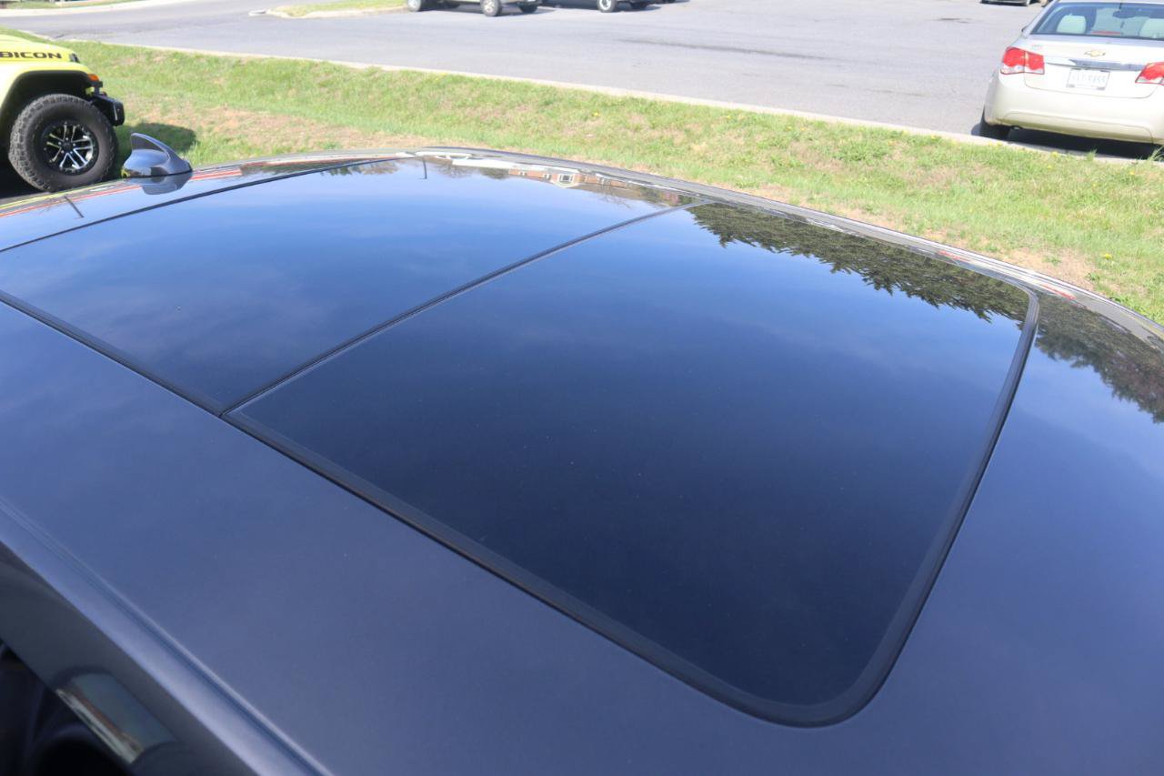 Used 2015 Chrysler 300 C w/ Light Group RWD image 42