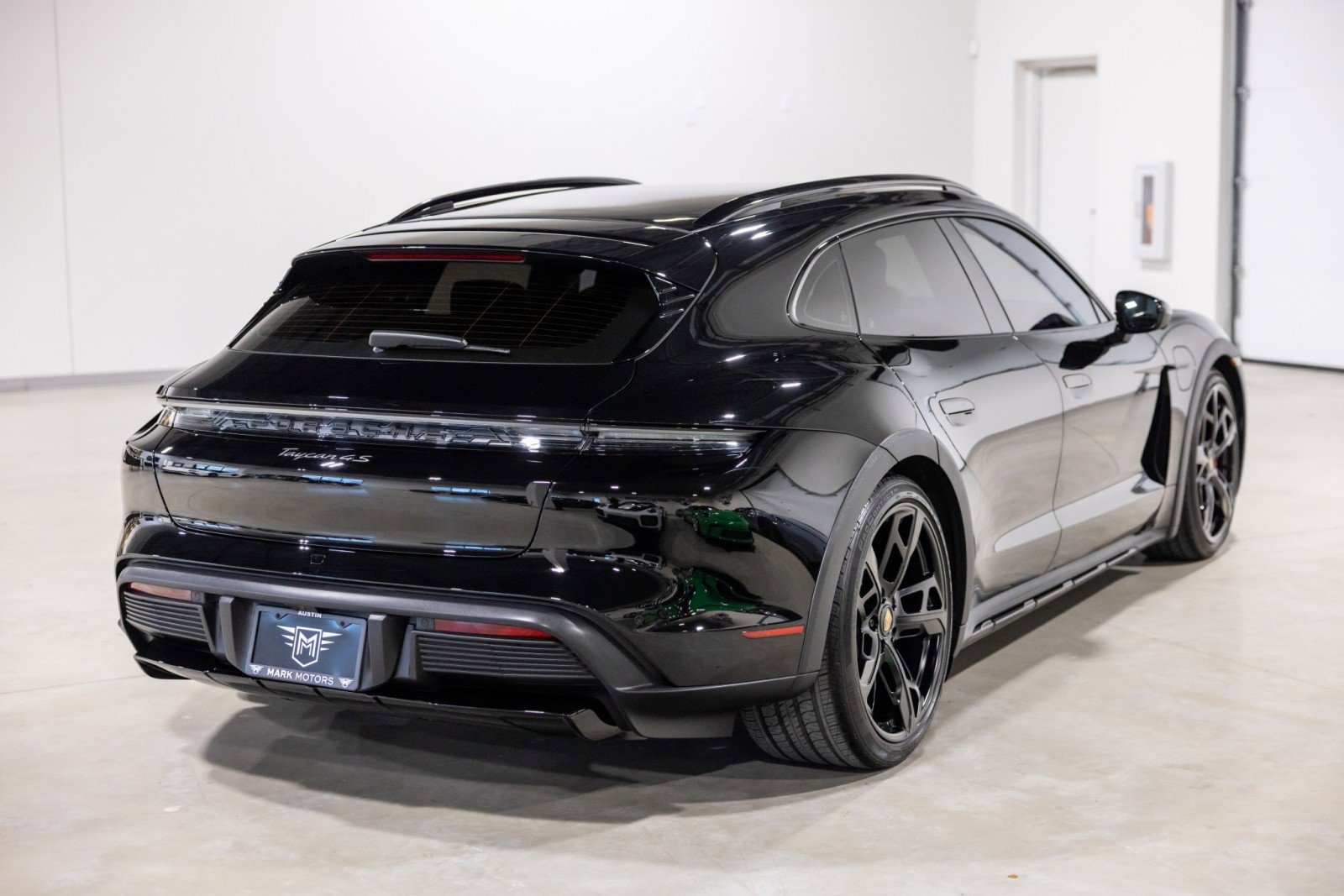 Used 2024 Porsche Taycan 4S image 9