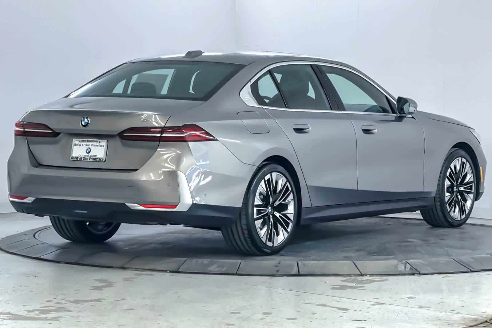 New 2026 BMW 530i RWD image 2