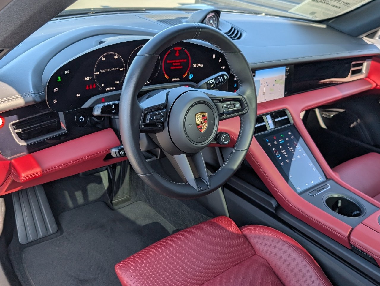 Used 2024 Porsche Taycan image 4