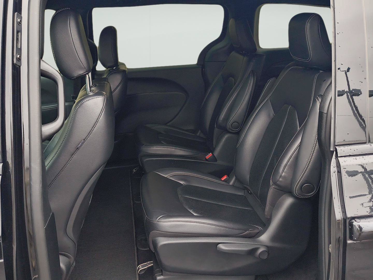 Used 2022 Chrysler Pacifica Touring-L w/ S Appearance Package FWD image 30