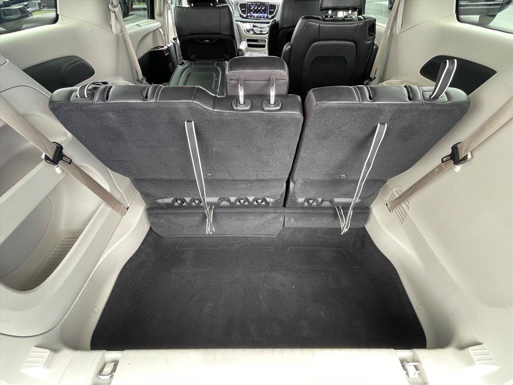 Used 2024 Chrysler Pacifica Touring-L FWD image 26