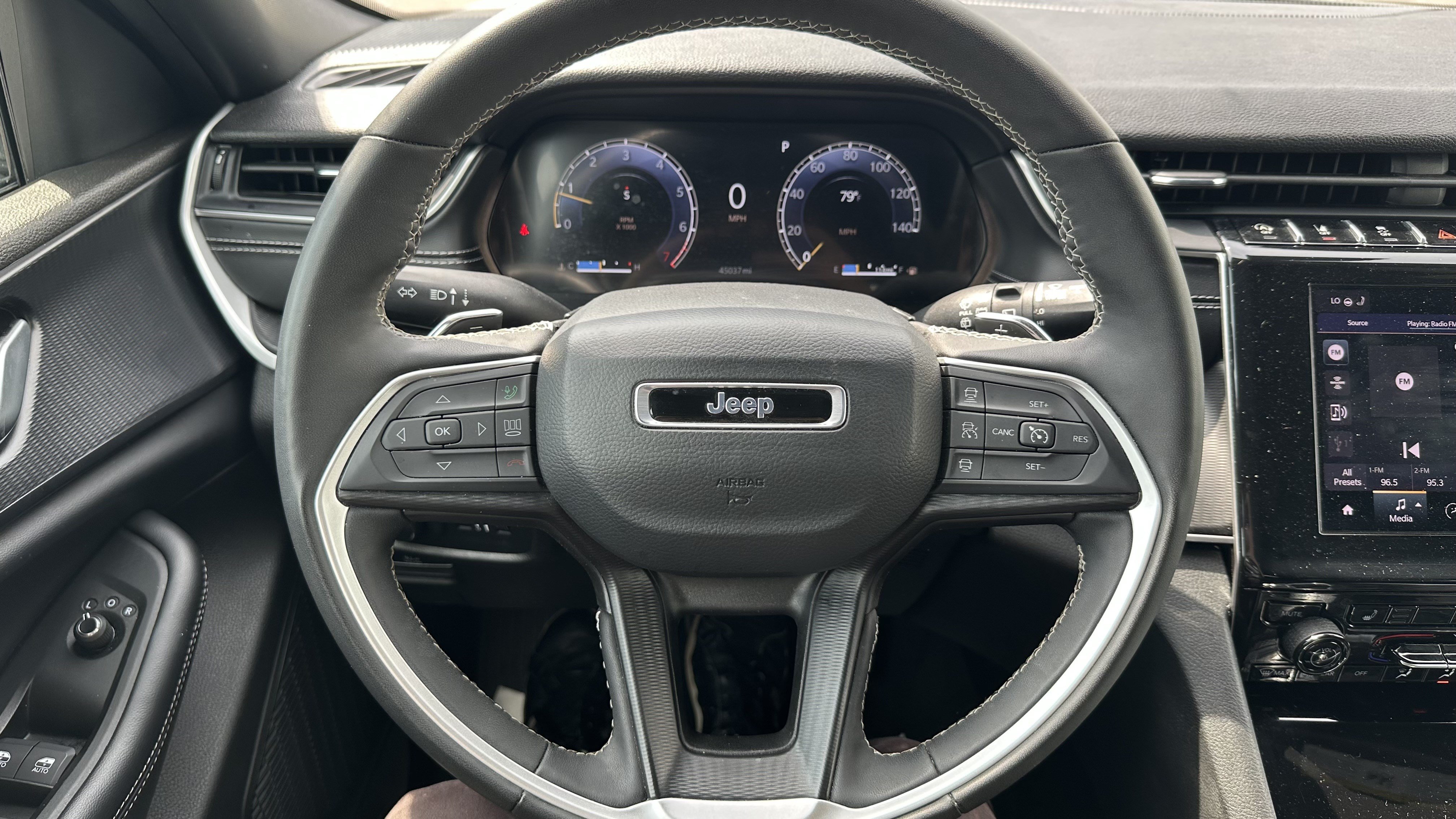Used 2025 Jeep Grand Cherokee Altitude AWD/4WD image 19