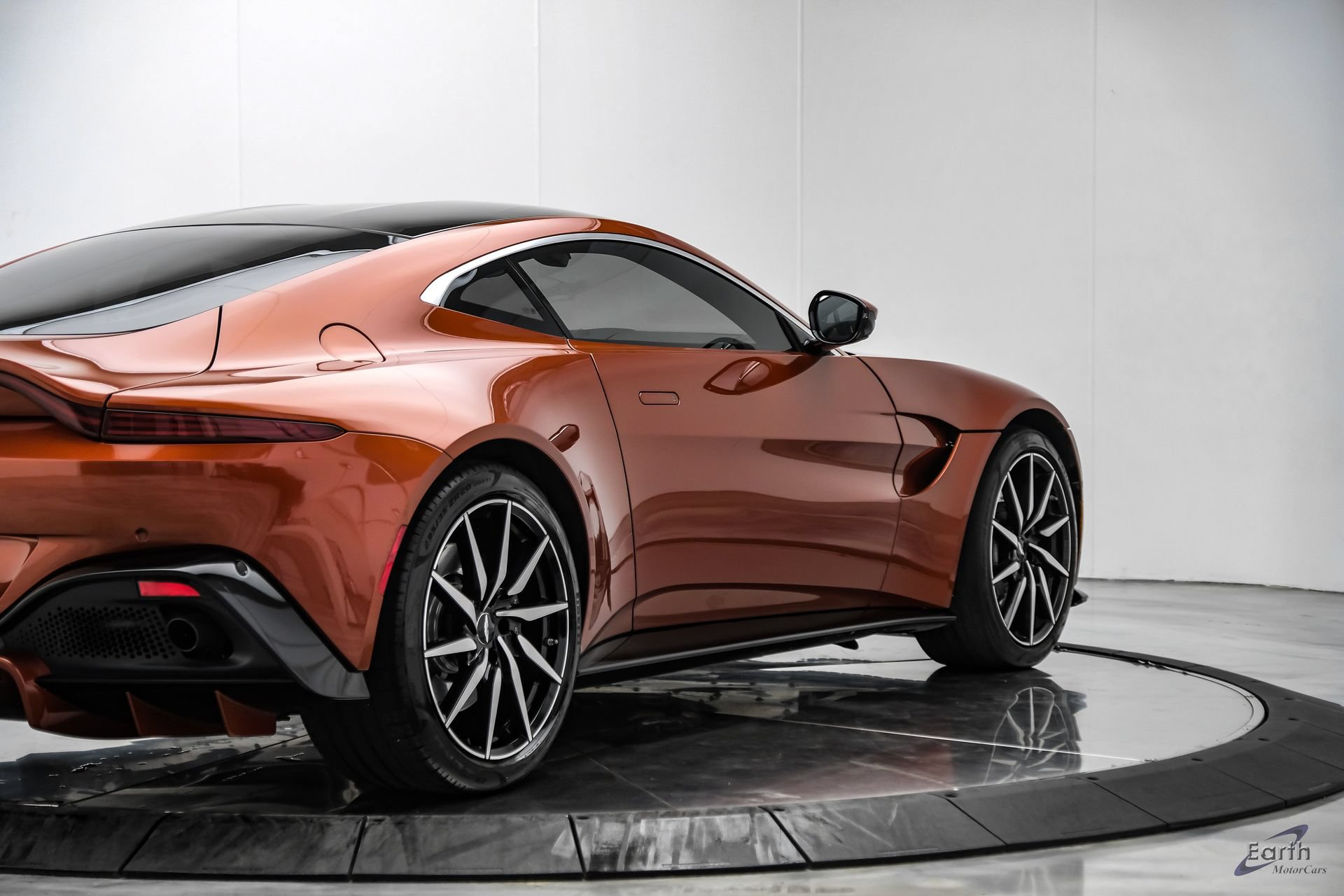 Used 2019 Aston Martin V8 Vantage Coupe RWD image 23