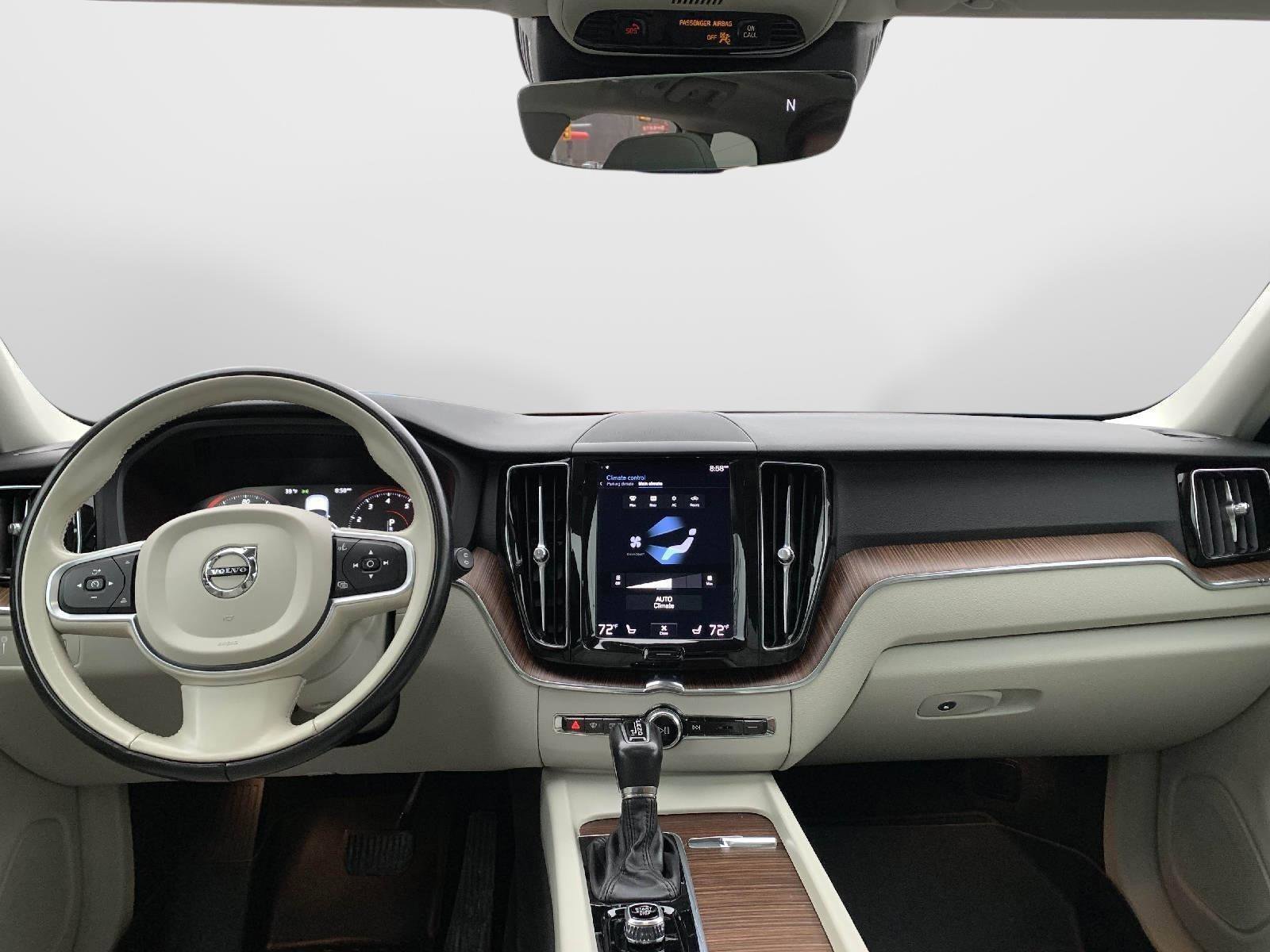 Used 2021 Volvo XC60 T6 Momentum w/ Premium Package image 35