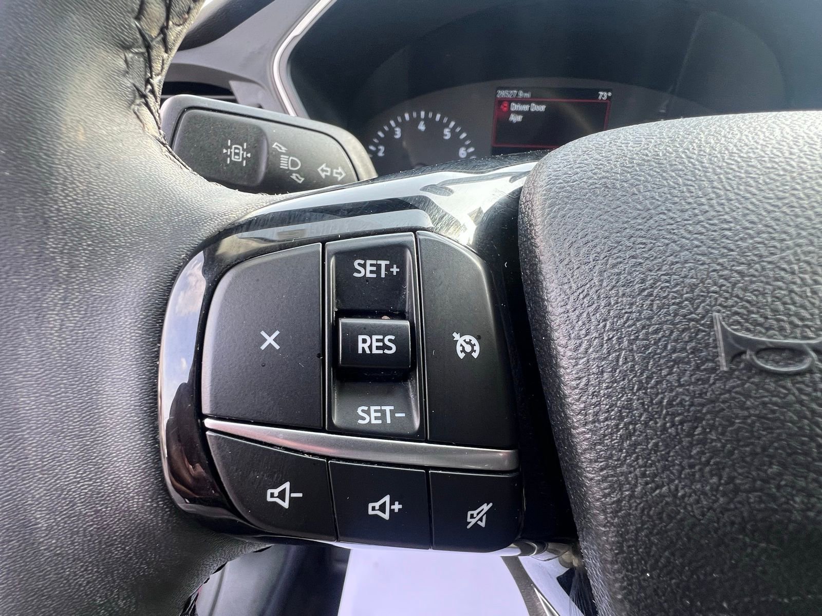 Used 2022 Ford Escape SE w/ SE Sport Appearance Package image 18