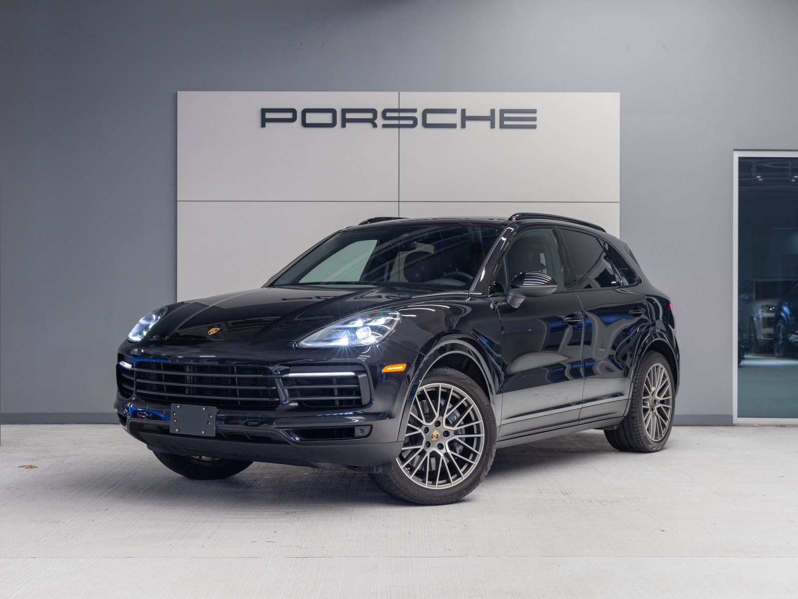 Used 2022 Porsche Cayenne Platinum Edition image 1