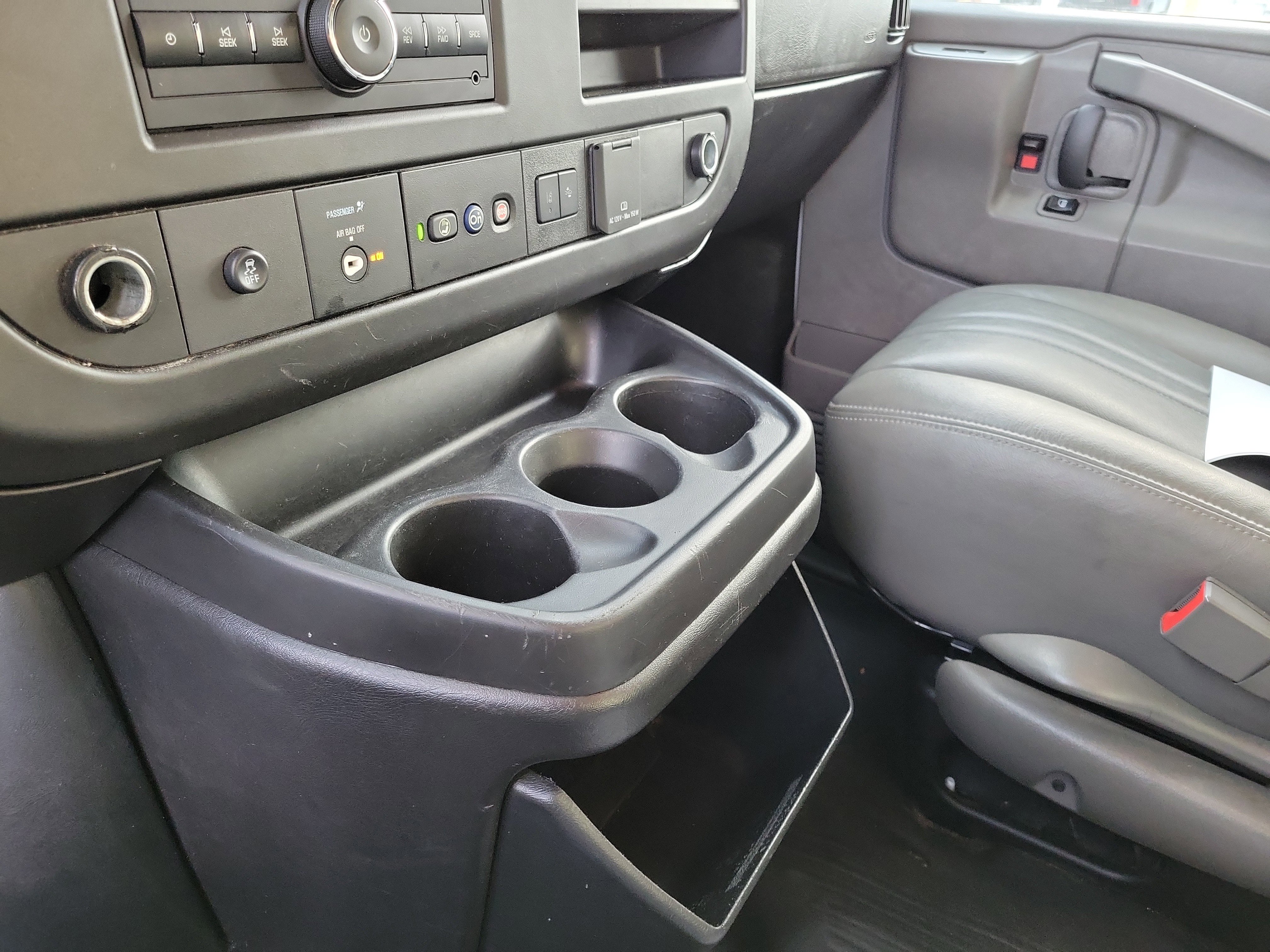 Used 2020 GMC Savana 2500 Extended w/ Driver Convenience Package image 27