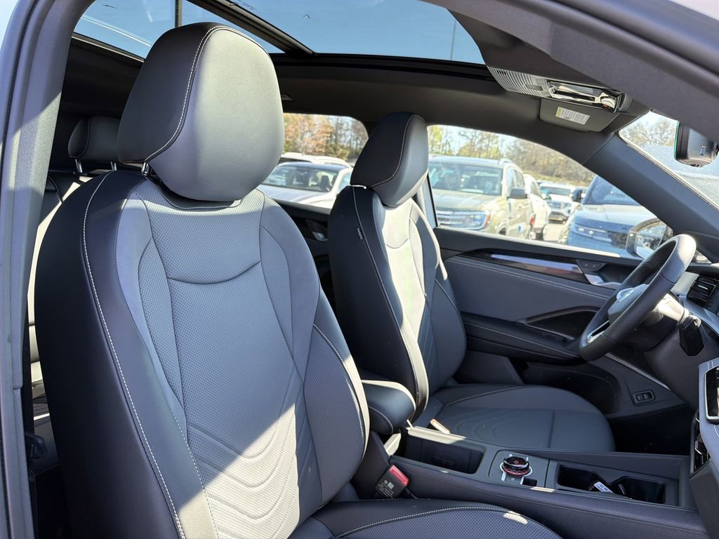 New 2026 Volkswagen Tiguan SE R-Line FWD image 18