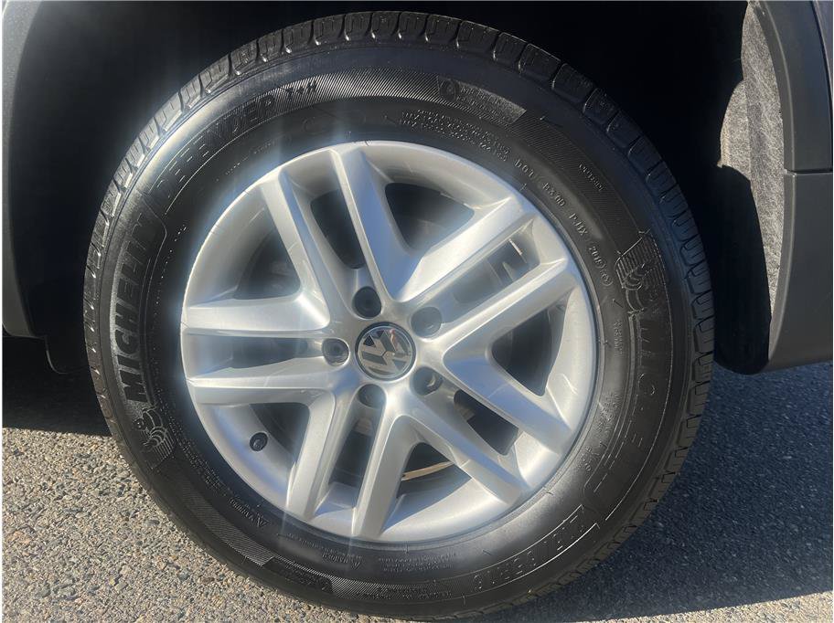 Used 2011 Volkswagen Tiguan S FWD image 9