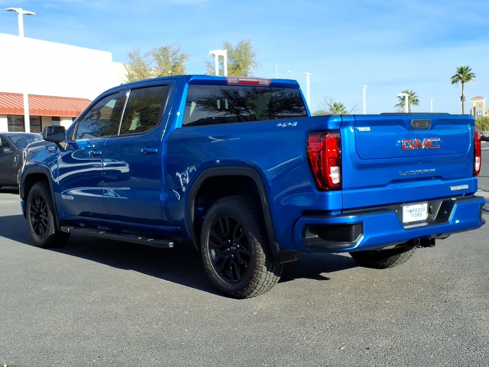 Used 2022 GMC Sierra 1500 Elevation image 3