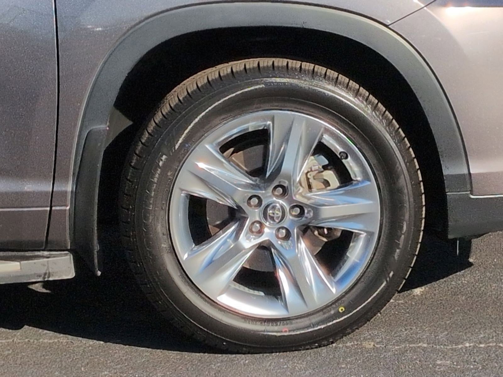 Used 2019 Toyota Highlander Limited image 13