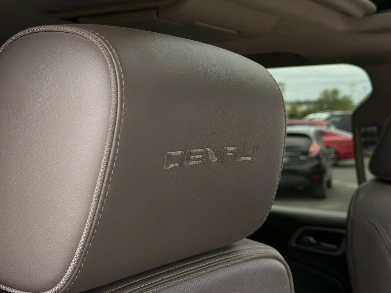 Used 2018 GMC Yukon Denali w/ Denali Ultimate Package AWD/4WD image 22