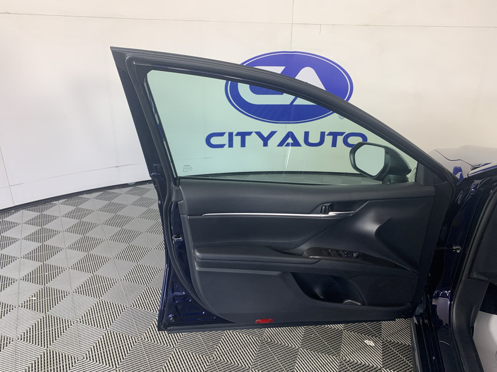 Used 2022 Toyota Camry SE FWD image 13