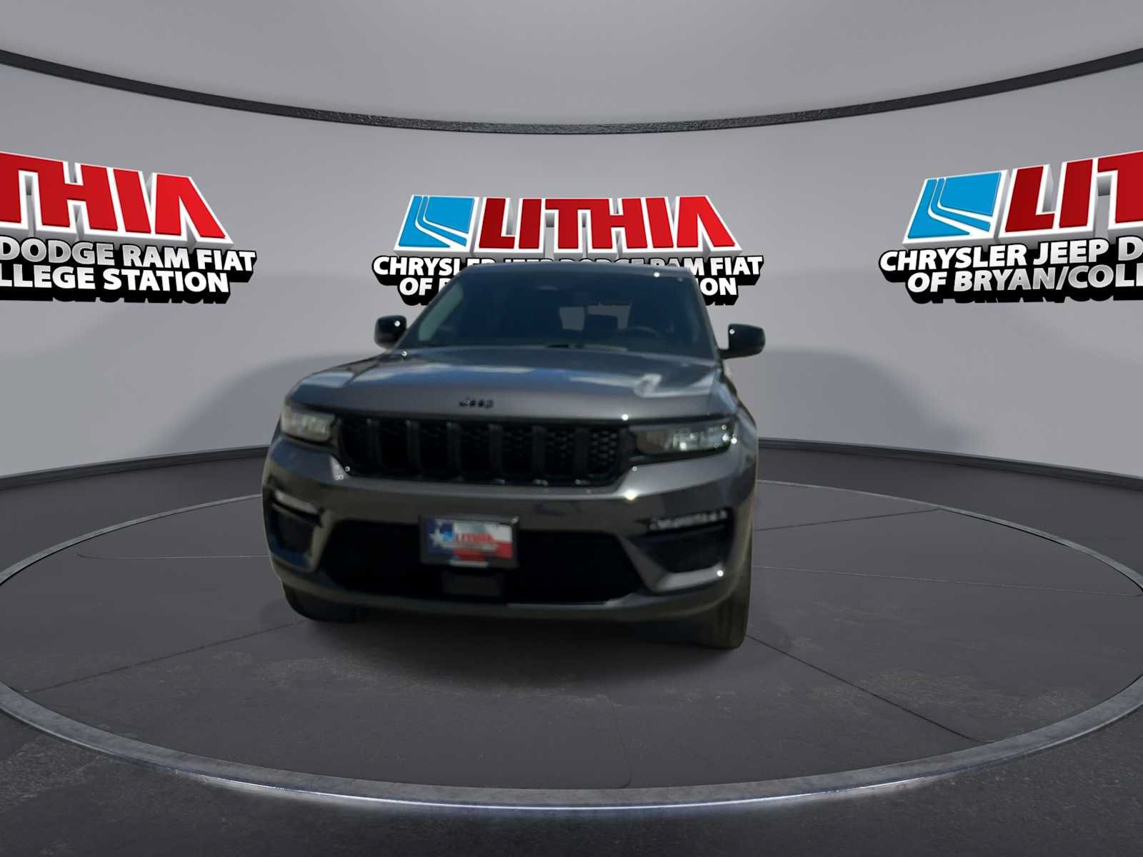 Used 2023 Jeep Grand Cherokee Limited w/ Black Appearance Package RWD image 3