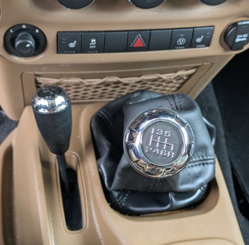 Used 2016 Jeep Wrangler Unlimited Sahara w/ Connectivity Group AWD/4WD image 13