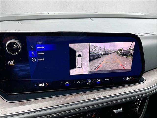 Used 2026 Chevrolet Suburban LS RWD image 23