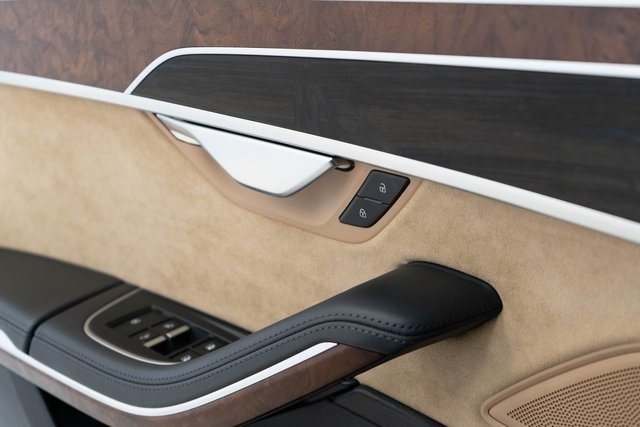 Used 2021 Audi A8 L 4.0T image 26