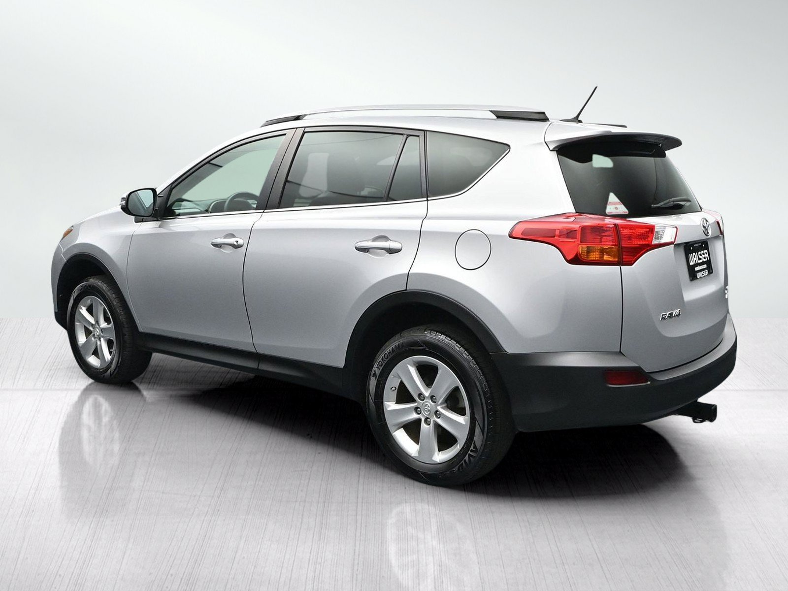 Used 2014 Toyota RAV4 XLE AWD/4WD image 4