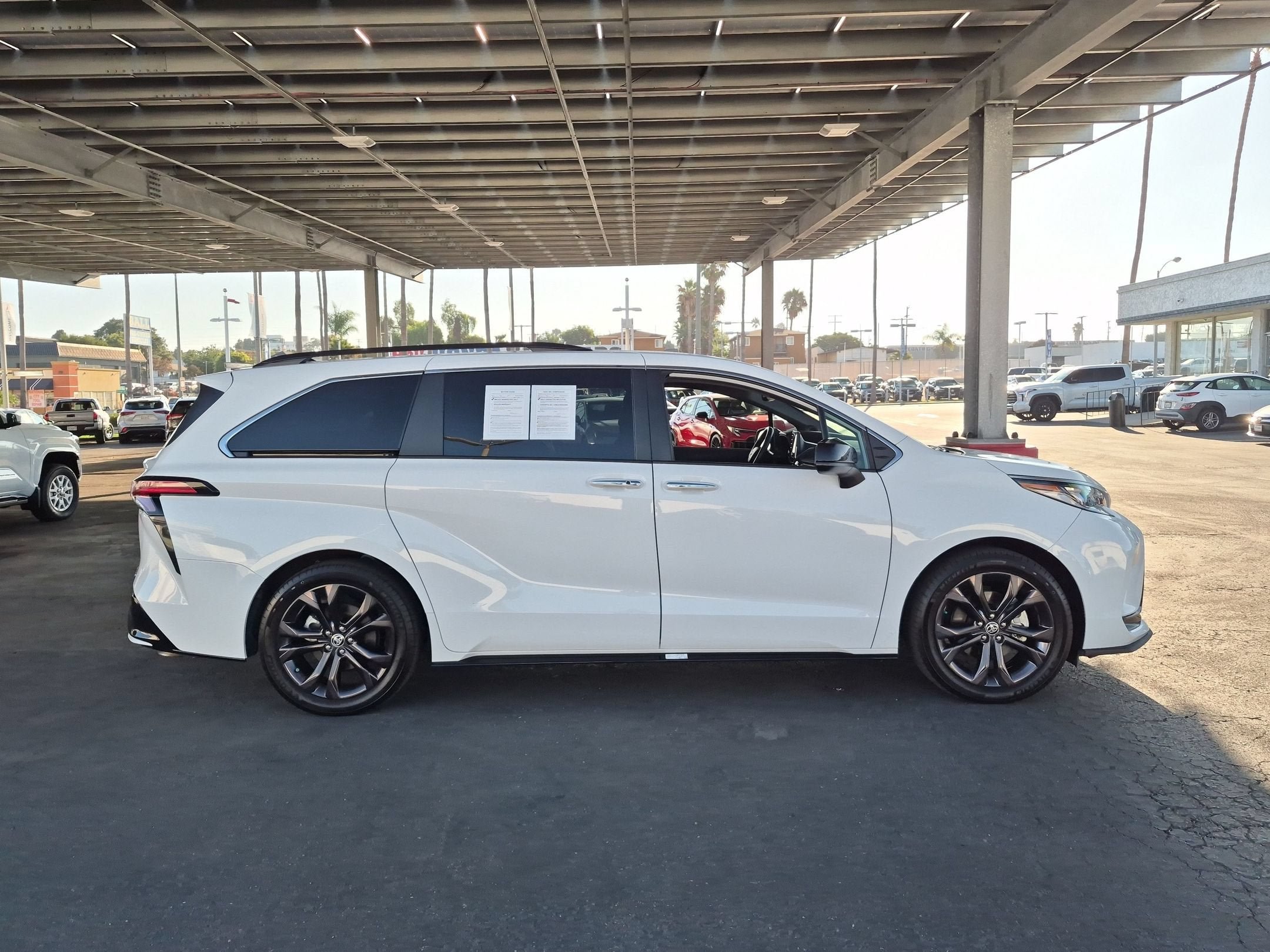 Certified 2024 Toyota Sienna XSE w/ XSE Plus Package FWD image 5