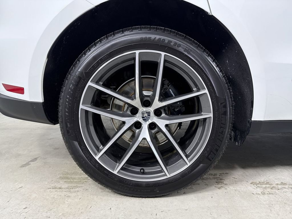 Certified 2025 Porsche Macan image 16