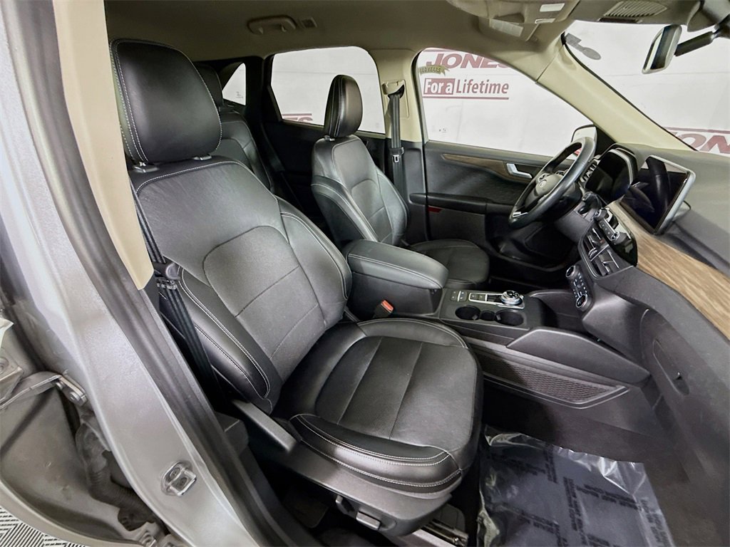 Used 2020 Ford Escape Titanium image 33