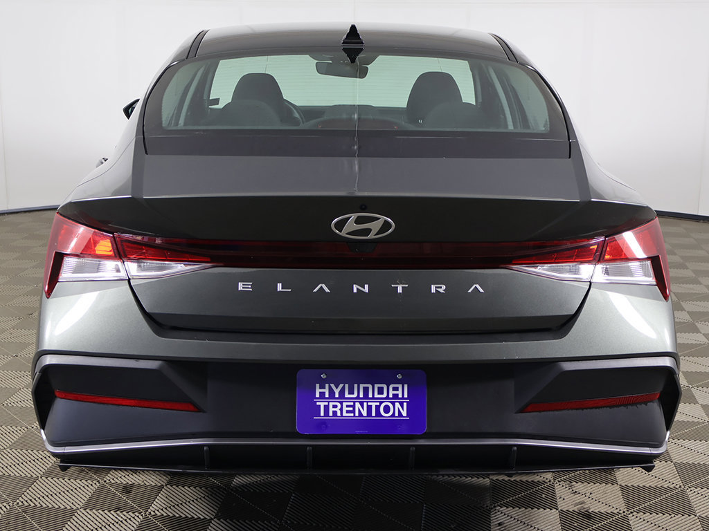 Certified 2024 Hyundai Elantra SEL FWD image 11