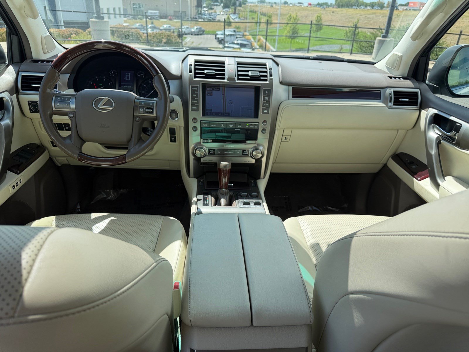 Used 2016 Lexus GX 460 Luxury w/ Preferred Accessory Package AWD/4WD image 19
