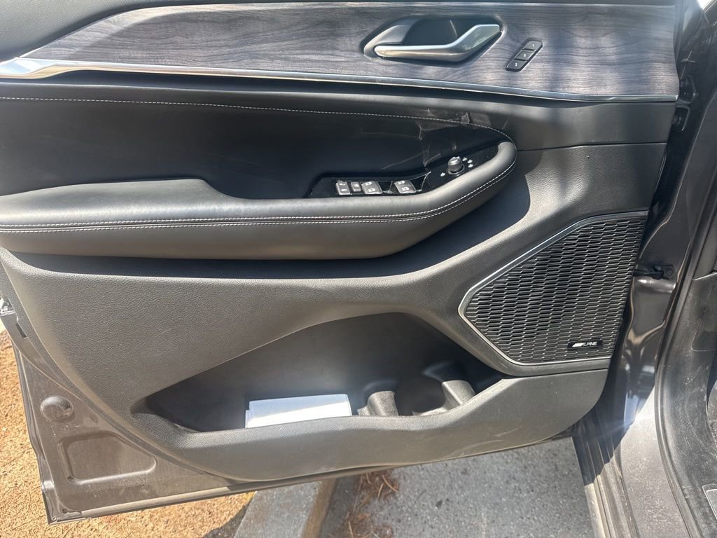 Used 2023 Jeep Grand Cherokee Overland image 14