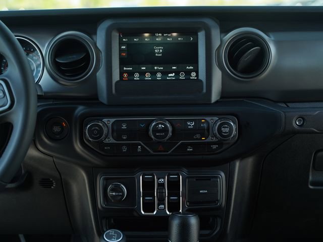 Used 2023 Jeep Gladiator Sport image 28