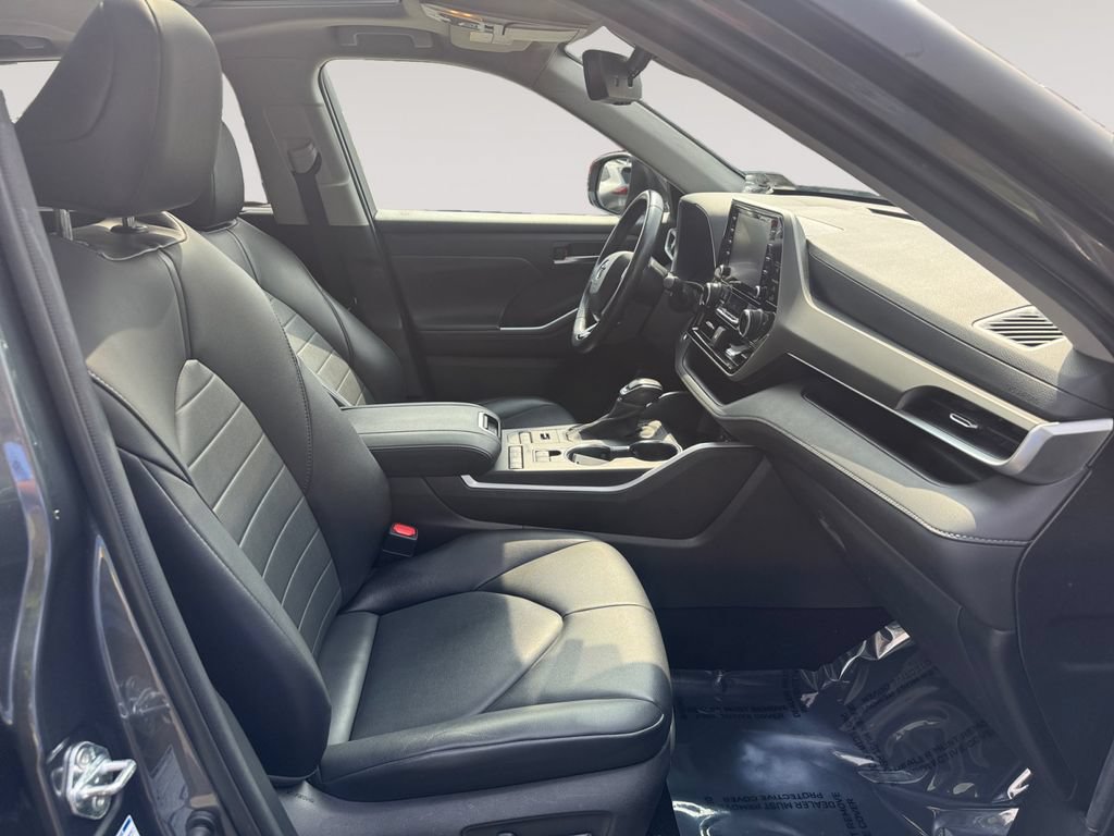 Used 2020 Toyota Highlander XLE AWD/4WD image 15