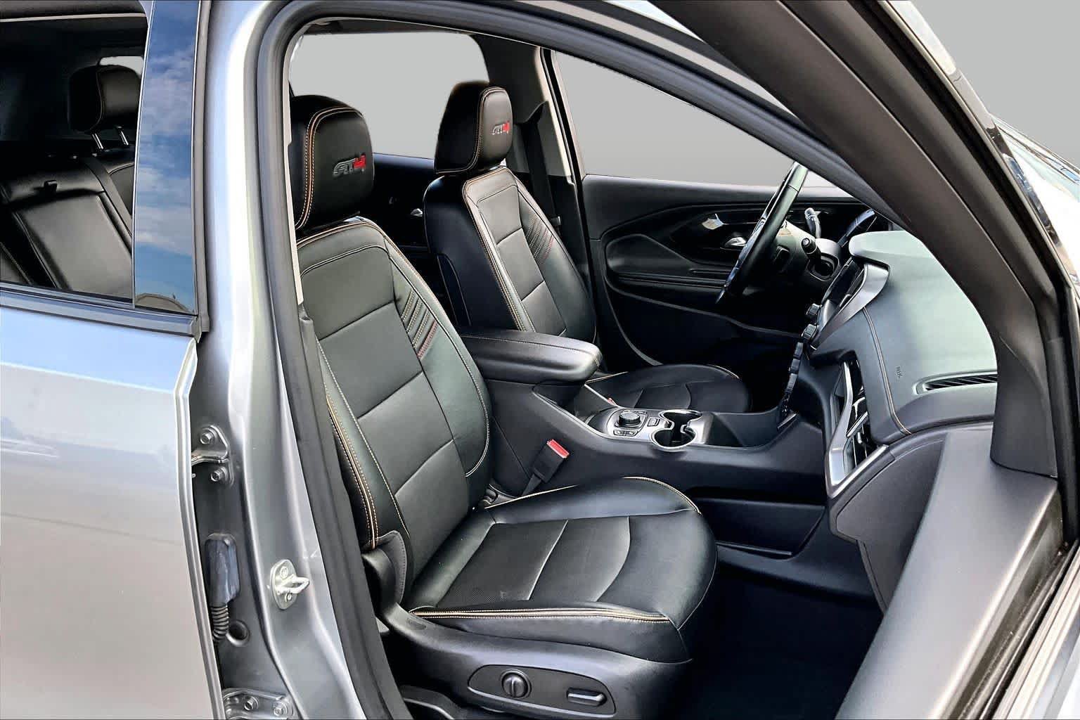 Used 2024 GMC Terrain AT4 w/ Tech Package AWD/4WD image 9