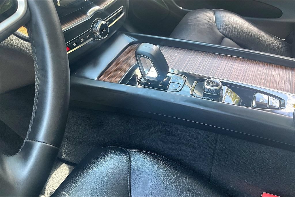 Certified 2023 Volvo XC60 B5 Plus w/ Climate Package AWD/4WD image 19